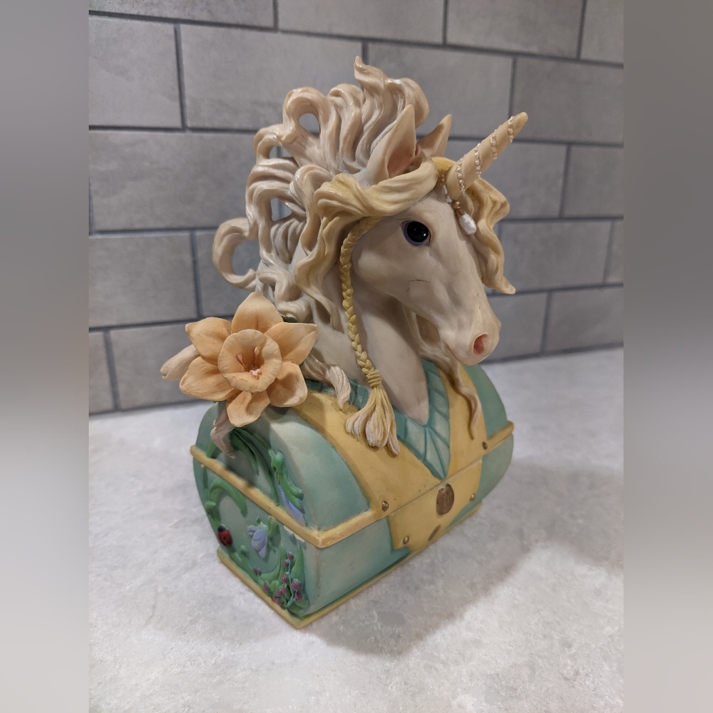 Westland Amberwood 8952 Unicorn Glenn Trinket Box